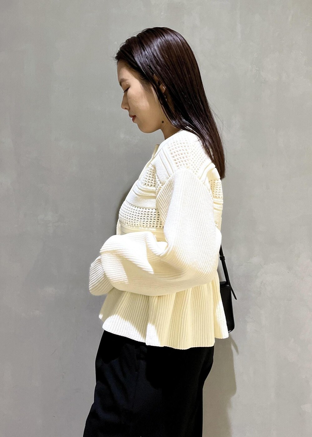 「バッグ、ワイドパンツ、ペプラム、WEB限定、WEB限定商品、WEB限定アイテム、AER、ADAM ET ROPÉ、FEMME、SDGs、サステナブル、骨格ストレート、イエベ、きれいめ、きれいめカジュアル」｜「ADAM ET ROPE'のエナメルウォレットショルダーバッグ（ショルダーバッグ、ブラック系）」を使った、adamtanakaさん（レディース・158cm）の冬コーディネートの7枚目の写真