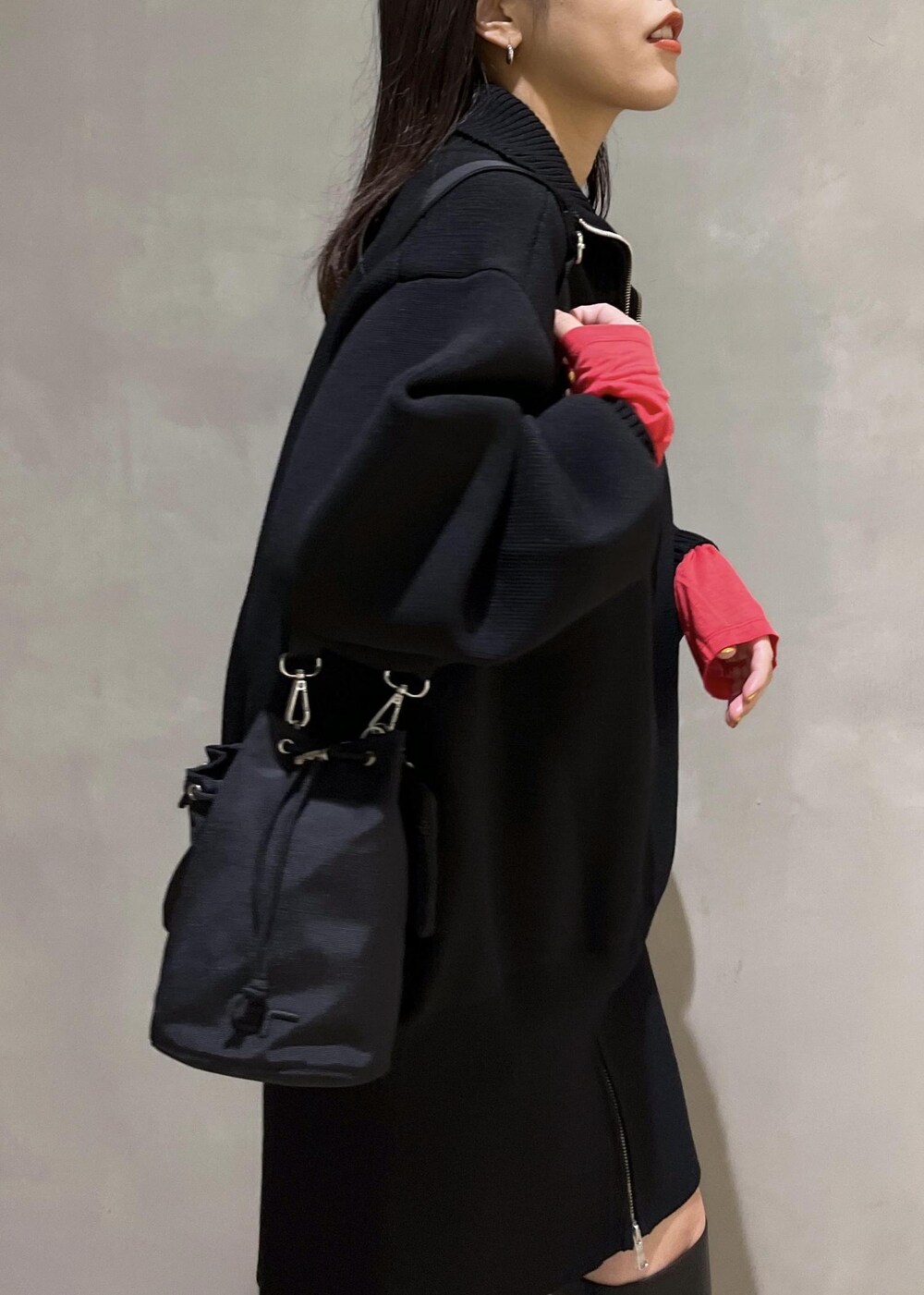 「ロングブーツ、バッグ、ショルダーバッグ、ブラック、baserange、ベースレンジ、カットソー、ロンT、ネックレス、アクセサリー、ADAM ET ROPÉ、FEMME、SDGs、サステナブル、骨格ストレート」|「ADAM ET ROPE'のナロースクエアトゥロングブーツ(ブーツ、ブラック系)」を使った、adamtanakaさん(レディース・158cm)の秋コーディネートの7枚目の写真