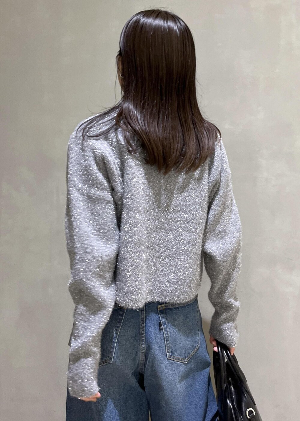 「ボストンバッグ、バッグ、ベルト、ラメ、シルバー、tangtang、タンタン、WEB限定、WEB限定商品、WEB限定アイテム、ブラック、ハンドバッグ、ホワイト、長袖、Tシャツ」|「TANGTANGの【TANG TANG】INSIDEOUT Tee(Tシャツ/カットソー、ホワイト系)」を使った、adamtanakaさん(レディース・158cm)の秋コーディネートの8枚目の写真
