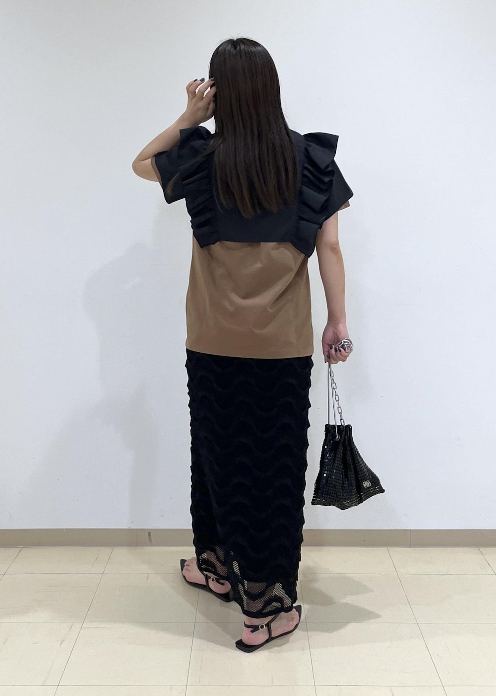 「ビーサン、BIGOTRE、ビゴター、ブラック、REMIRELIEF、タイトスカート、レミレリーフ、ボレロ、ADAM ET ROPÉ、FEMME、SDGs、サステナブル、骨格ストレート、イエベ、きれいめカジュアル」｜「ADAM ET ROPE'のカットメッシュスカート（スカート、ブラック系）」を使った、adamtanakaさん（レディース・158cm）の夏コーディネートの4枚目の写真