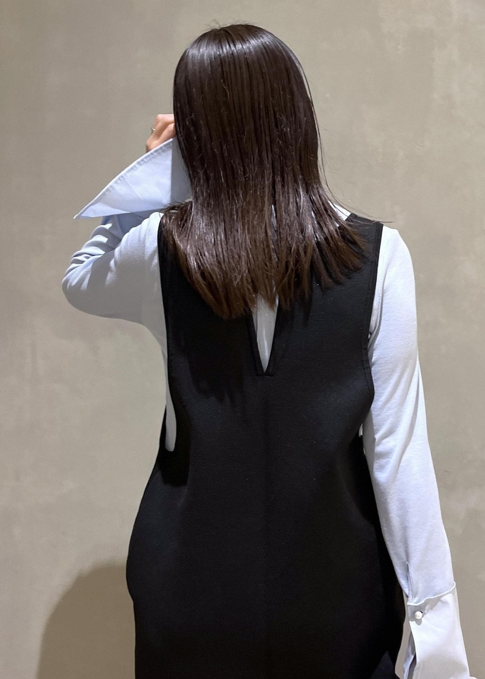 「バッグ、カットソー、サイドゴア、ブラック、WEB限定、WEB限定商品、WEB限定アイテム、パール、ADAM ET ROPÉ、FEMME、SDGs、サステナブル、骨格ストレート、イエベ、きれいめカジュアル」｜「ADAM ET ROPE'の【A4・PC対応】ダブルポケットトートバッグ（トートバッグ、ホワイト系）」を使った、adamtanakaさん（レディース・158cm）の秋コーディネートの7枚目の写真