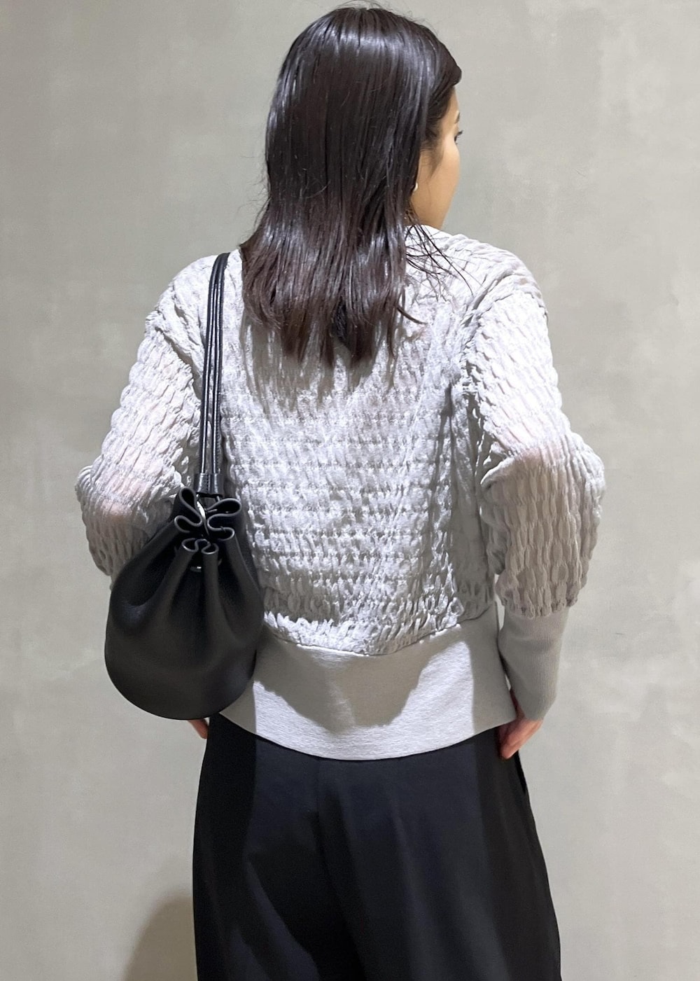 「Hai、ハイ、WEB限定、WEB限定商品、WEB限定アイテム、シアー、ペプラム、カーディガン、Aeta、アエタ、バッグ、アクセサリー、ネックレス、ブラック、グレー」｜「haiの【HAI】FRANCES NECKLACE（ネックレス、ブラック系）」を使った、adamtanakaさん（レディース・158cm）の夏コーディネートの7枚目の写真