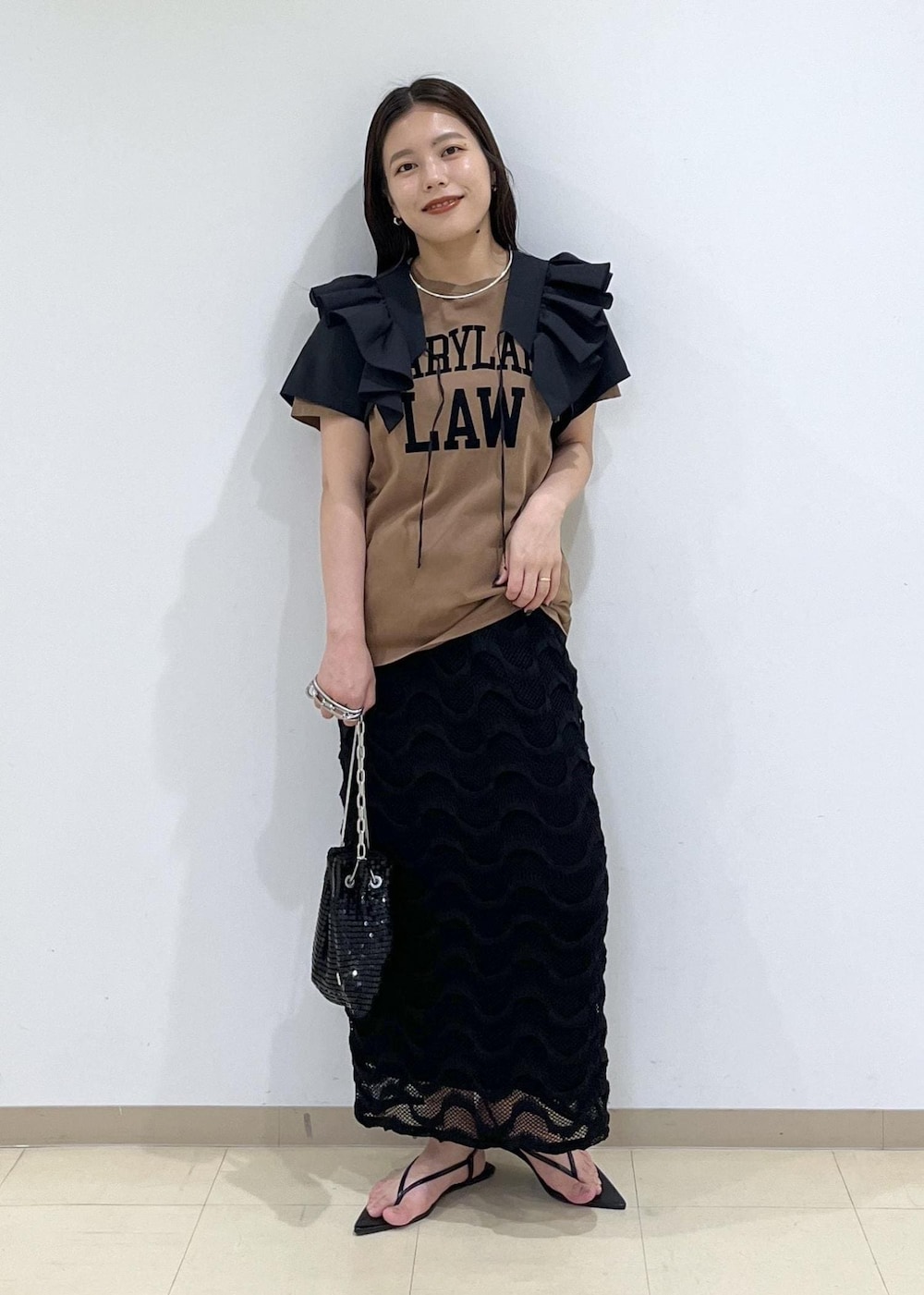「ビーサン、BIGOTRE、ビゴター、ブラック、REMIRELIEF、タイトスカート、レミレリーフ、ボレロ、ADAM ET ROPÉ、FEMME、SDGs、サステナブル、骨格ストレート、イエベ、きれいめカジュアル」｜「ADAM ET ROPE'のカットメッシュスカート（スカート、ブラック系）」を使った、adamtanakaさん（レディース・158cm）の夏コーディネートの2枚目の写真