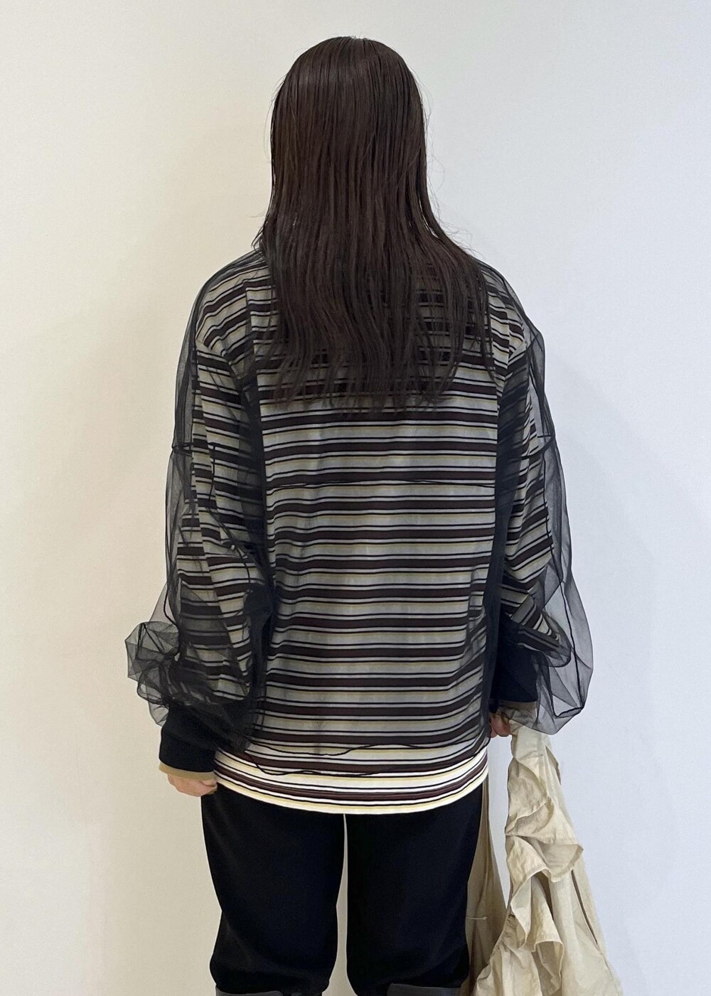 「JACKSONMATISSE、ジャクソンマティス、別注、ロンT、チュール、シアー、ボーダー、初秋コーデ、秋コーデ、お出かけコーデ、モード、大人カジュアル、レイヤード、カジュアルコーデ、別注アイテム」｜「ADAM ET ROPE'の【洗える】オーバーチュールプルオーバー（Tシャツ/カットソー、ブラック系）」を使った、adamtanakaさん（レディース・158cm）の秋コーディネートの9枚目の写真