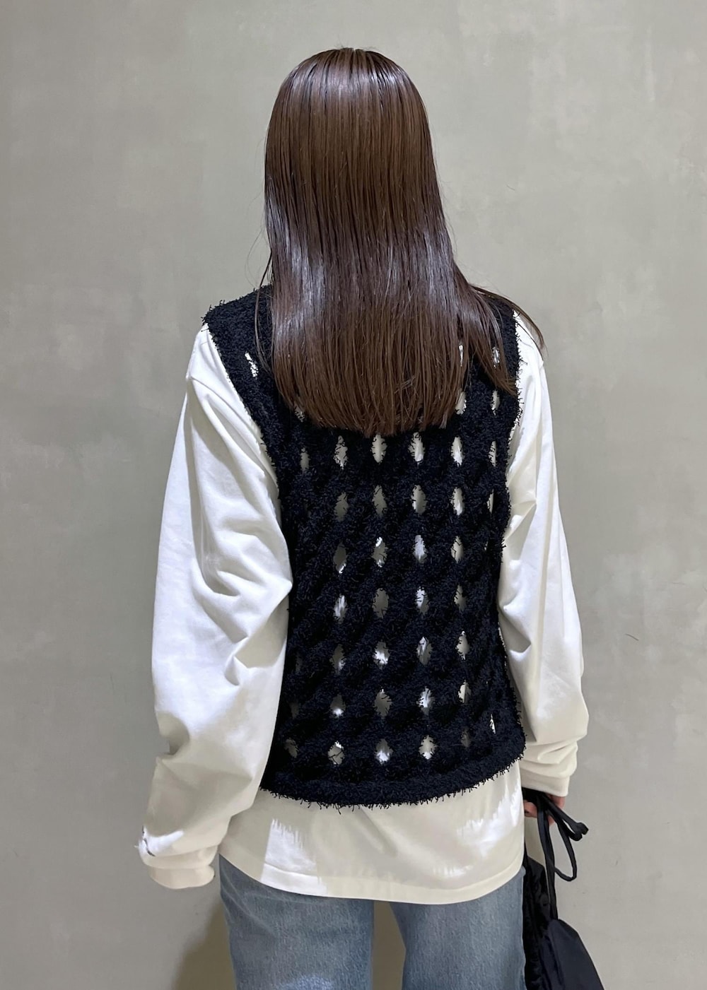 「24ss春の新作、AER、WEB限定、WEB限定商品、WEB限定アイテム、JANESMITH、ジェーンスミス、ROLLAS、ローラス、ローラスデニム、別注、BenAmun、AMOMENTO、アモーメント、プリントT」｜「ROLLA'Sの【ROLLA'S for ADAM ET ROPE'】別注 EASTCOAST FLARE ANKLE（デニムパンツ、ブルー系）」を使った、adamtanakaさん（レディース・158cm）の冬コーディネートの8枚目の写真