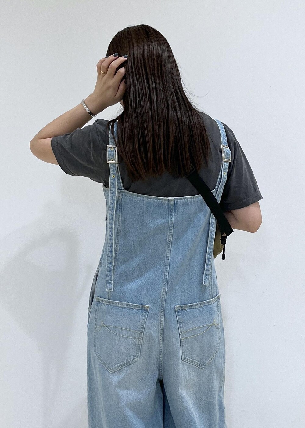 「デニム、PARROTTCANVAS、パロットキャンバス、ロゴ、サンダル、バッグ、ショルダーバッグ、battlelake、バトルレイク、ADAM ET ROPÉ、FEMME、SDGs、サステナブル、骨格ストレート、イエベ」|「ADAM ET ROPE'のストレッチブーツサンダル(ブーツ、ブラック系)」を使った、adamtanakaさん(レディース・158cm)の夏コーディネートの9枚目の写真