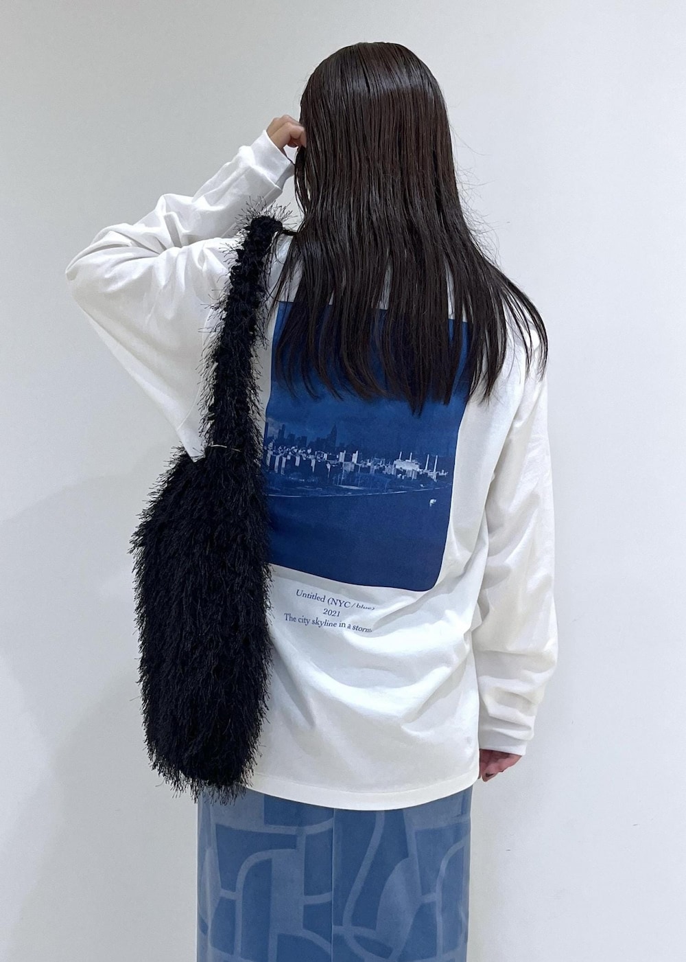 「ジェーンスミス、JANESMITH、クルーネック、プリント、ブルー、ロング、タイトスカート、ヒール、初秋コーデ、秋コーデ、デートコーデ、お出かけコーデ、モード、大人カジュアル、スカートスタイル」|「ADAM ET ROPE'の【洗える】エンボスベロアスカート(スカート、ブルー系)」を使った、adamtanakaさん(レディース・158cm)の夏コーディネートの9枚目の写真
