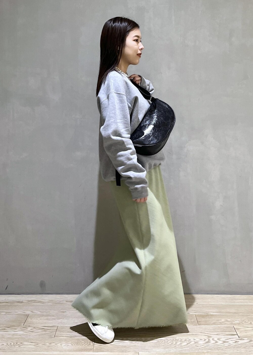 「バッグ、ショルダーバッグ、スニーカー、adidas、アディダス、アニエスベー、agnesb、別注、コラボ、ADAM ET ROPÉ、FEMME、SDGs、サステナブル、骨格ストレート、イエベ」｜「ADAM ET ROPE'の【LES BIJOUX】MIXチェーンネックレス（ネックレス、シルバー系）」を使った、adamtanakaさん（レディース・158cm）の冬コーディネートの4枚目の写真