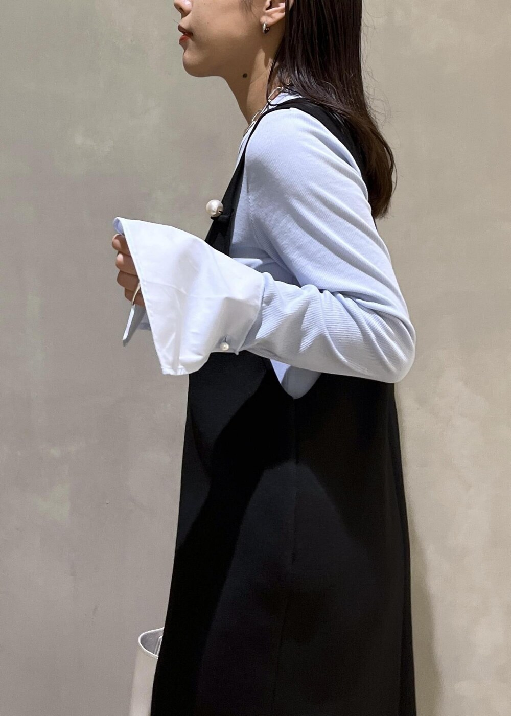 「バッグ、カットソー、サイドゴア、ブラック、WEB限定、WEB限定商品、WEB限定アイテム、パール、ADAM ET ROPÉ、FEMME、SDGs、サステナブル、骨格ストレート、イエベ、きれいめカジュアル」｜「ADAM ET ROPE'の【A4・PC対応】ダブルポケットトートバッグ（トートバッグ、ホワイト系）」を使った、adamtanakaさん（レディース・158cm）の秋コーディネートの6枚目の写真