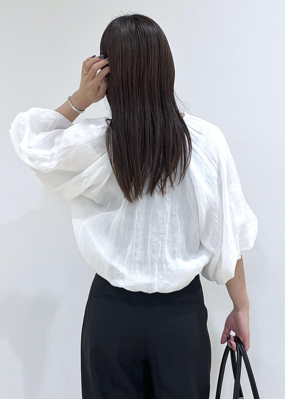 「サンダル、バッグ、ADAM ET ROPÉ、FEMME、SDGs、サステナブル、骨格ストレート、イエベ、きれいめ、モード、仕事着、通勤、夏、夏コーデ、夏ファッション」｜「ADAM ET ROPE'の【サステナブル】ナロークロスストラップサンダル（サンダル、ブラック系）」を使った、adamtanakaさん（レディース・158cm）の夏コーディネートの8枚目の写真