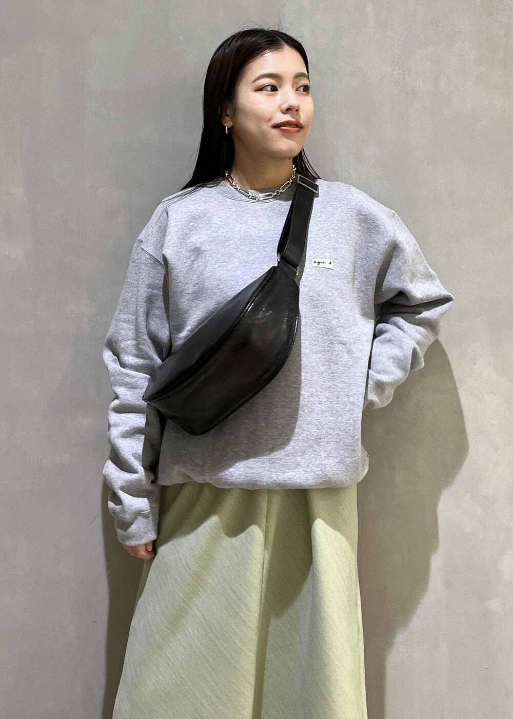 「バッグ、ショルダーバッグ、スニーカー、adidas、アディダス、アニエスベー、agnesb、別注、コラボ、ADAM ET ROPÉ、FEMME、SDGs、サステナブル、骨格ストレート、イエベ」｜「ADAM ET ROPE'の【LES BIJOUX】MIXチェーンネックレス（ネックレス、シルバー系）」を使った、adamtanakaさん（レディース・158cm）の冬コーディネートの7枚目の写真