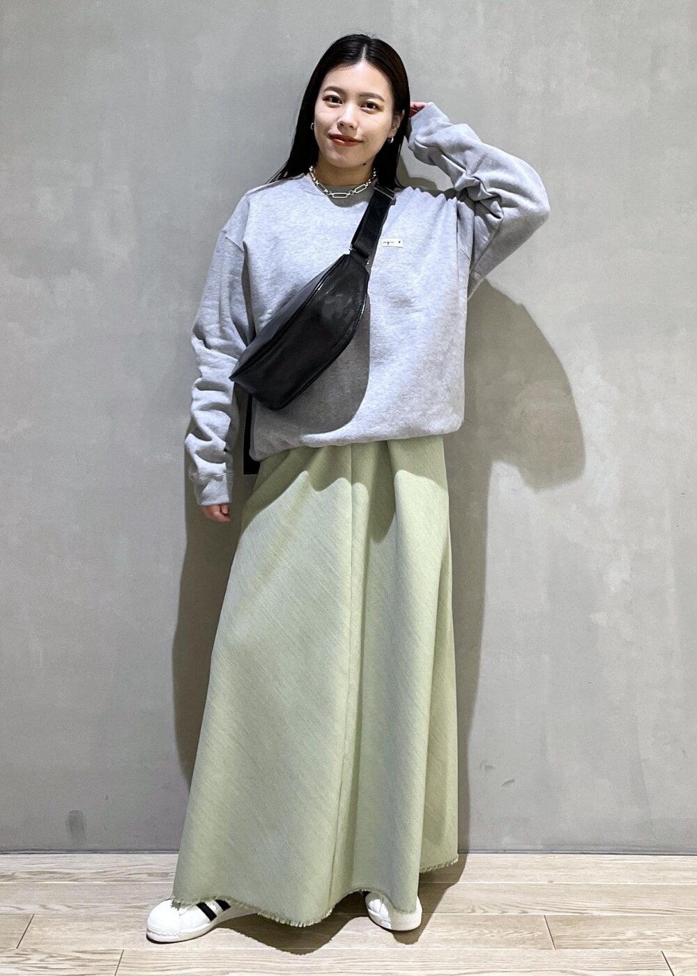 「バッグ、ショルダーバッグ、スニーカー、adidas、アディダス、アニエスベー、agnesb、別注、コラボ、ADAM ET ROPÉ、FEMME、SDGs、サステナブル、骨格ストレート、イエベ」｜「ADAM ET ROPE'の【LES BIJOUX】MIXチェーンネックレス（ネックレス、シルバー系）」を使った、adamtanakaさん（レディース・158cm）の冬コーディネートの2枚目の写真