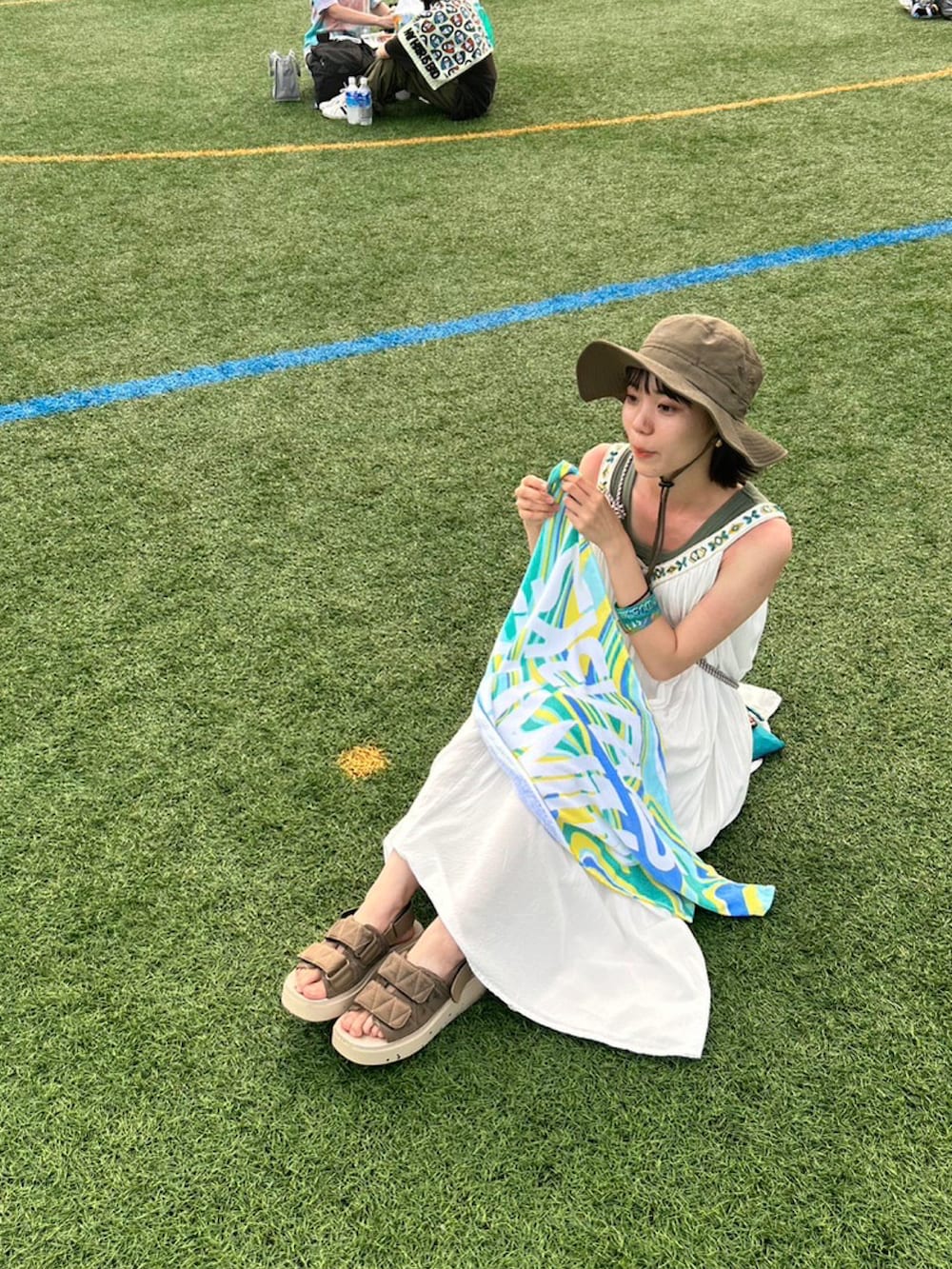 「ロッキン、夏フェス、夏フェスコーデ」｜「04limitedsazabysのアイテム（ハンカチ/ハンドタオル、グリーン系）」を使った、minorin19さん（レディース・157cm）の夏コーディネートの2枚目の写真