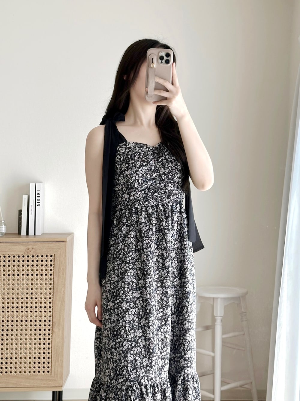 「ワンピース、花柄、花柄ワンピース、GRL、プチプラ、プチプラコーデ、夏コーデ、夏服、viviancollection、vivian」｜「GRLのアイテム（ワンピース、ブラック系）」を使った、moniさん（骨格ウェーブ・レディース・165cm）の春コーディネートの3枚目の写真