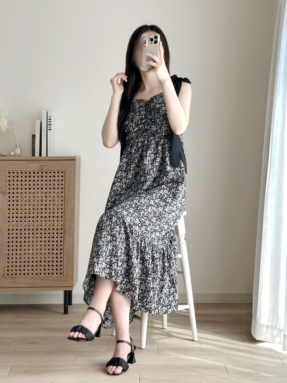 「ワンピース、花柄、花柄ワンピース、GRL、プチプラ、プチプラコーデ、夏コーデ、夏服、viviancollection、vivian」｜「GRLのアイテム（ワンピース、ブラック系）」を使った、moniさん（骨格ウェーブ・レディース・165cm）の春コーディネートの5枚目の写真