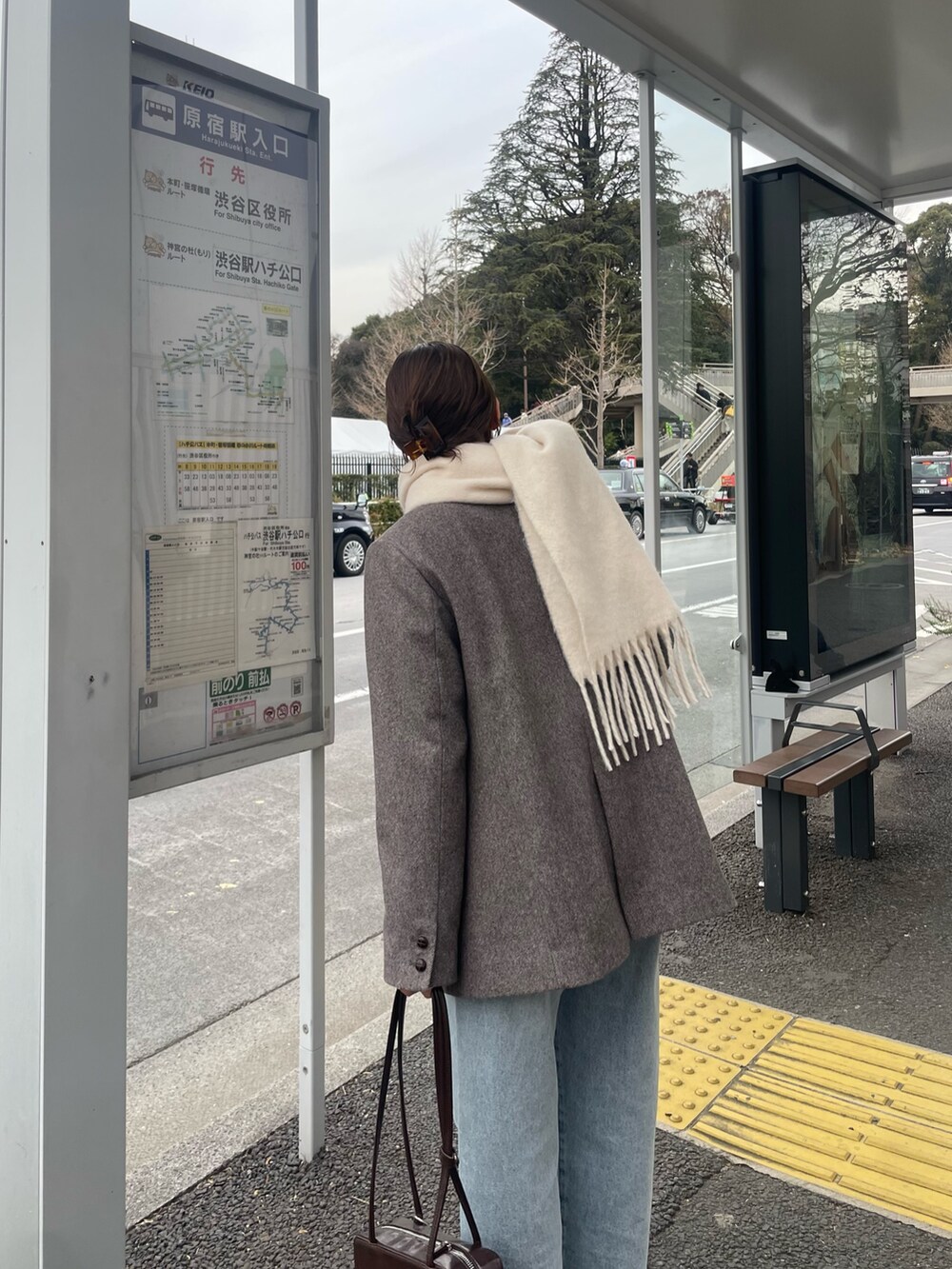 「冬アウター、オトナカジュアル、お出かけコーデ、大人可愛い、お正月・初詣コーデ、シンプルコーデ、冬服コーデ、オトナカワイイ、ワントーンコーデ、シンプル、マイベストコーデ2024、デニムコーデ、冬服、着回しコーデ、マフラー」｜「fredy emueのツィードオーバージャケット（テーラードジャケット、ブラウン系）」を使った、kurikiさん（レディース・160cm）の冬コーディネートの4枚目の写真