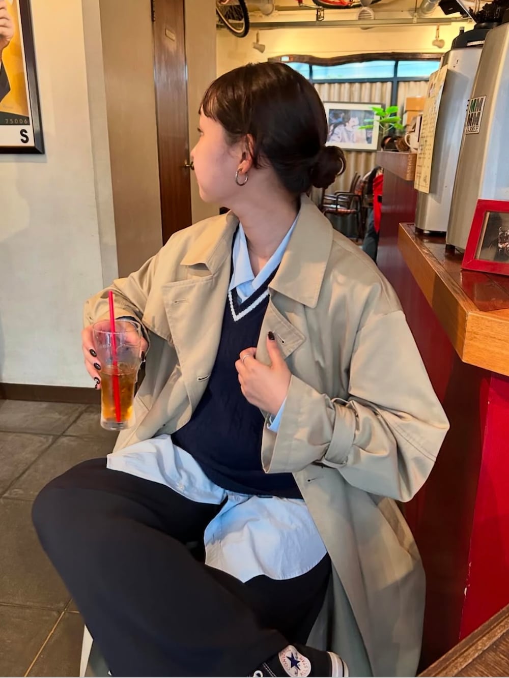 「トレンチコート、秋、秋コーデ、秋冬コーデ、秋服準備はじめました、秋服、秋先取りコーデ、コート、コートスタイル、韓国、韓国ファッション、韓国コーデ、シンプルコーデ、シンプルスタイル、シンプル」｜「fredy emueの【発売のたびに即完売する大人気アイテム】袖ボリュームトレンチコート（トレンチコート、ベージュ系）」を使った、kurikiさん（レディース・160cm）の夏コーディネートの2枚目の写真