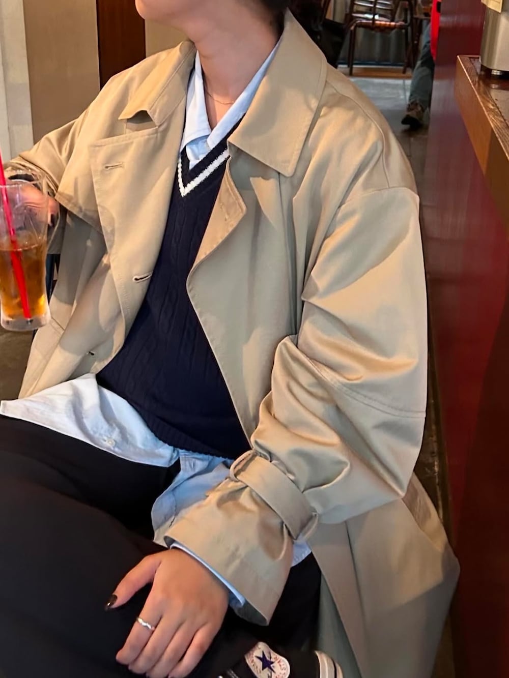 「トレンチコート、秋、秋コーデ、秋冬コーデ、秋服準備はじめました、秋服、秋先取りコーデ、コート、コートスタイル、韓国、韓国ファッション、韓国コーデ、シンプルコーデ、シンプルスタイル、シンプル」｜「fredy emueの【発売のたびに即完売する大人気アイテム】袖ボリュームトレンチコート（トレンチコート、ベージュ系）」を使った、kurikiさん（レディース・160cm）の夏コーディネートの8枚目の写真
