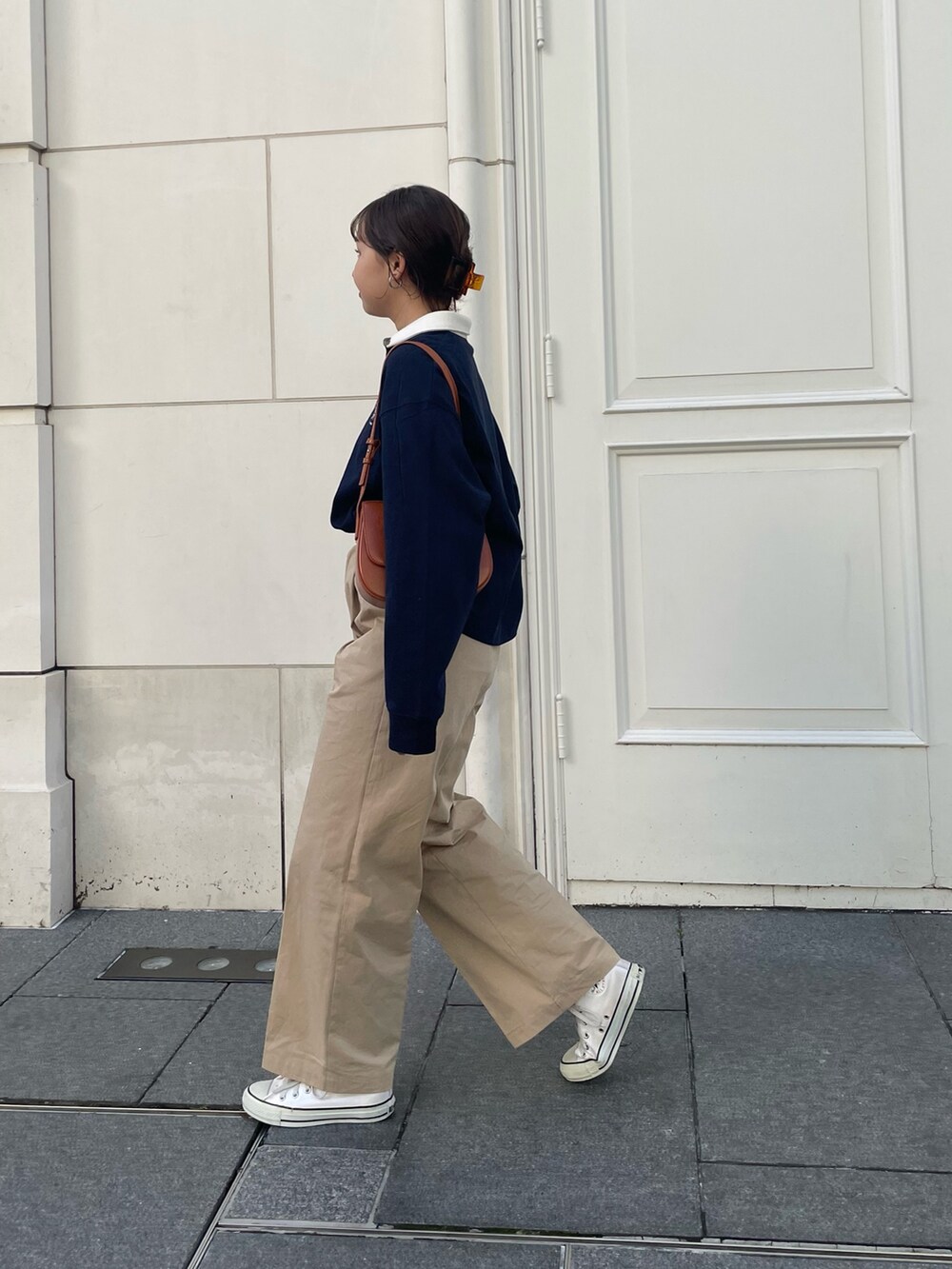 「fredy emueのチノタックパンツ（チノパンツ、ベージュ系）」を使った、kurikiさん（レディース・160cm）の春コーディネートの10枚目の写真