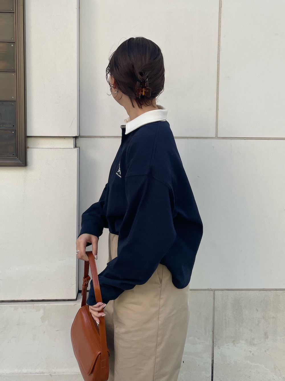 「fredy emueのチノタックパンツ（チノパンツ、ベージュ系）」を使った、kurikiさん（レディース・160cm）の春コーディネートの5枚目の写真