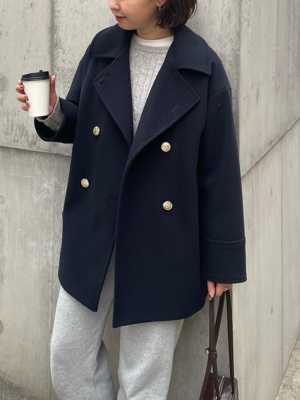 「冬コーデ、クリスマスに着たい服、マイベストコーデ2024、ニット、休日スタイル、冬アウター、アウター、アウターコーデ、Pコート、シンフルコーデ、シンプルスタイル、お出かけコーデ、スウェット、韓国ファッション、スニーカー」｜「fredy emueのウール混ミドル丈Pコート（ピーコート、ブルー系）」を使った、kurikiさん（レディース・160cm）の冬コーディネートの2枚目の写真