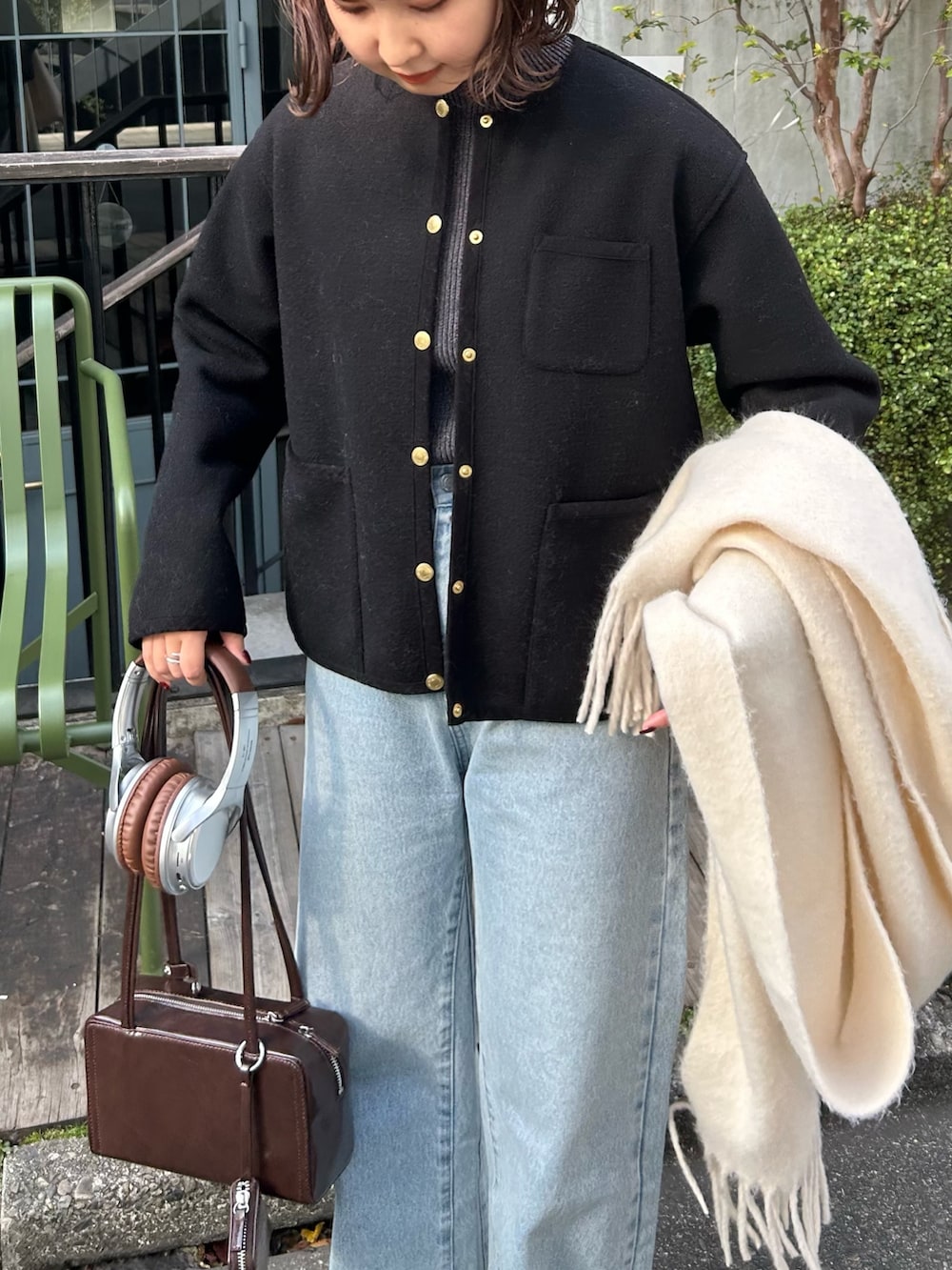「冬アウター、オトナカジュアル、お出かけコーデ、大人可愛い、お正月・初詣コーデ、シンプルコーデ、冬服コーデ、オトナカワイイ、シンプル、マイベストコーデ2024、デニムコーデ、冬服、スニーカーコーデ、骨格ウェーブ、着回しコーデ」|「fredy emueのカットオフセミフレアデニムパンツ(デニムパンツ、ブルー系)」を使った、kurikiさん(レディース・160cm)の冬コーディネートの5枚目の写真