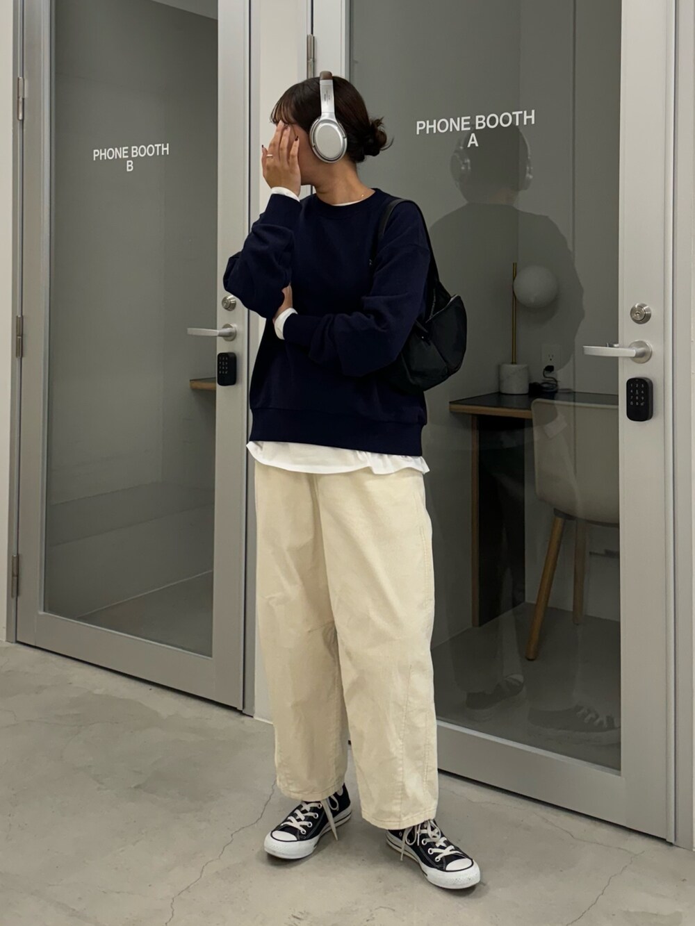 「fredy emueのFR刺繍裏毛スウェット（スウェット、ブルー系）」を使った、kurikiさん（レディース・160cm）の秋コーディネートの3枚目の写真