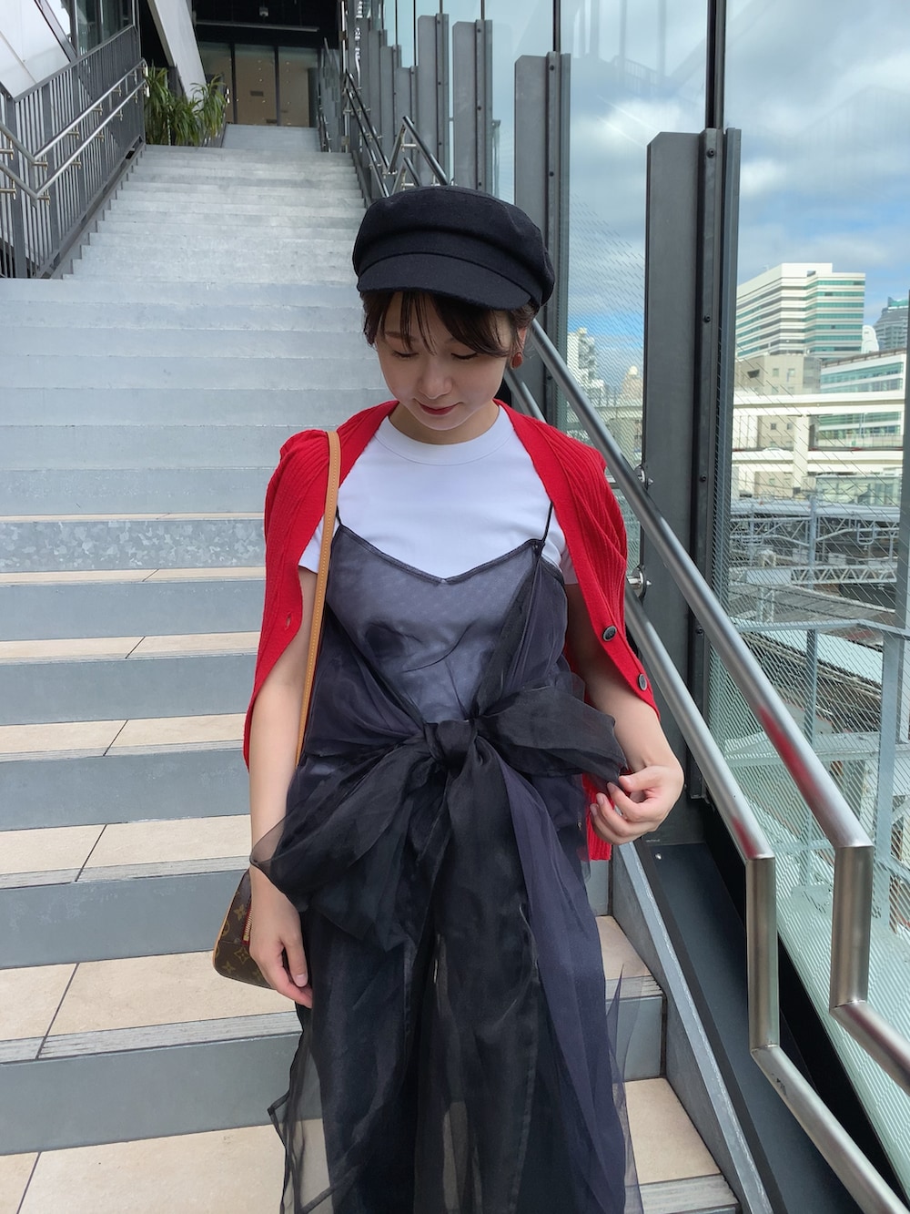 「カジュアル、シンプルスタイル、大人カジュアル、休日コーデ、シンプルコーデ、今日のコーデ、ootd、おしゃれさんと繋がりたい、低身長、秋色、カーディガン、ブラック、チュールレース、レースキャミソール」｜「allurevilleのウールレーヨンキャスケット（キャスケット、ブラック系）」を使った、rika.さん（レディース・152cm）の秋コーディネートの3枚目の写真