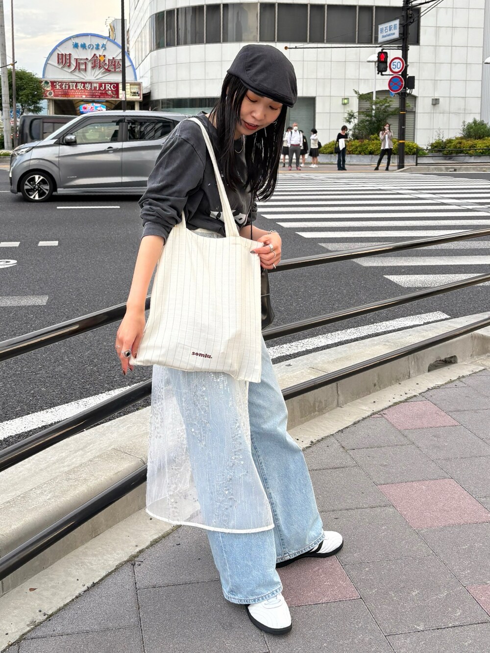 「やっぱり帽子が好き、アメカジ、デニム、スニーカー、シンプルコーデ、ロゴT、きれいめカジュアル、休日スタイル、春コーデ、韓国ファッション、いいね、save、フォローお願いします🤑、ハンチング、レイヤードスタイル、Tシャツ、ロンT」｜「Ungridのリネン混ハンチング（ハンチング/ベレー帽、ブラック系）」を使った、ryoさん（レディース・160cm）の春コーディネートの3枚目の写真