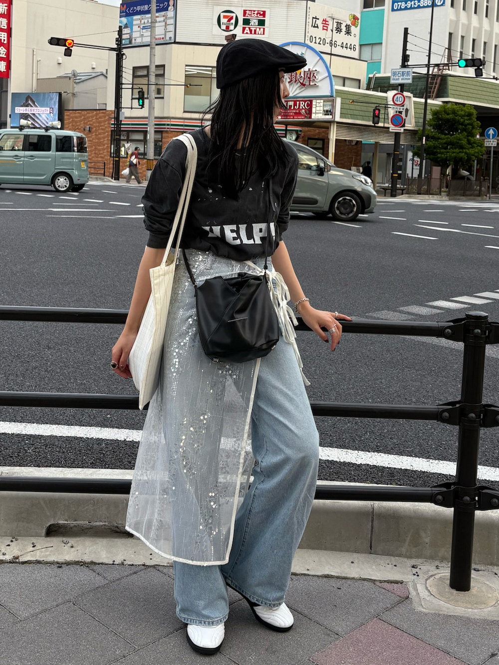 「やっぱり帽子が好き、アメカジ、デニム、スニーカー、シンプルコーデ、ロゴT、きれいめカジュアル、休日スタイル、春コーデ、韓国ファッション、いいね、save、フォローお願いします🤑、ハンチング、レイヤードスタイル、Tシャツ、ロンT」｜「Ungridのリネン混ハンチング（ハンチング/ベレー帽、ブラック系）」を使った、ryoさん（レディース・160cm）の春コーディネートの5枚目の写真