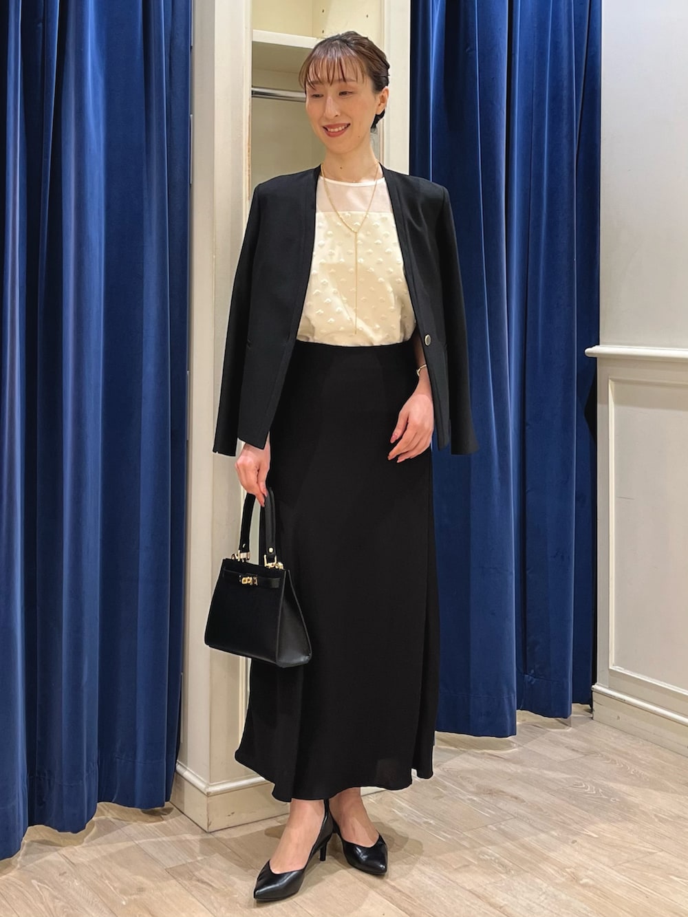 「お出かけコーデ、シアートップス、モノトーン、セットアップ、大人コーデ、大人女子、ジャケット、ジャケットスタイル、ジャケットコーデ、ノーカラージャケット、ナロースカート、ロングスカート、マーメイドスカート、ノーリーズ、キレイめ」|「NOLLEY’S Sophiの《セットアップ対応》ウォッシャブルツイルノーカラージャケット(ノーカラージャケット、ブラック系)」を使った、nol ikeoさん(骨格ウェーブ・レディース・160cm)の春コーディネートの3枚目の写真