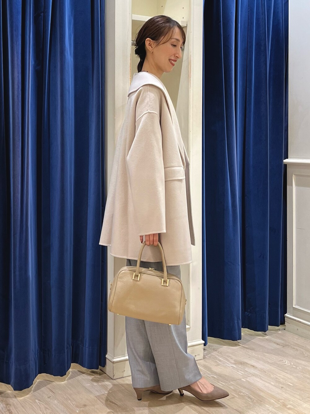 「セットアップ、秋冬コーデ、大人コーデ、ニットコーデ、ショールカラー、アウター、コート、ニット、ショート丈トップス、ワイドパンツ、パンツスタイル、きれいめカジュアル、キレイめ、ノーリーズ、タックパンツ」|「NOLLEY’S Sophiの◇【WEB限定カラーあり】SUPER140リバーショールコート 24AW(ダッフルコート、ベージュ系)」を使った、nol ikeoさん(レディース・160cm)の秋コーディネートの9枚目の写真