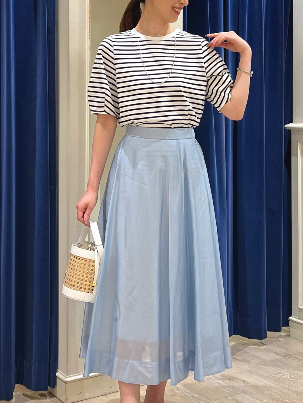 「パステルカラー、春夏コーデ、夏コーデ、カットソー、ボーダー、ボーダートップス、パフスリーブ、Tシャツ、シアー、フレアスカート、スカート、きれいめカジュアル、ノーリーズ、かごバッグ、マリン」|「NOLLEY’S Sophiのパドルクリップイヤリング&イヤーカフ(イヤリング、シルバー系)」を使った、nol ikeoさん(レディース・160cm)の春コーディネートの6枚目の写真