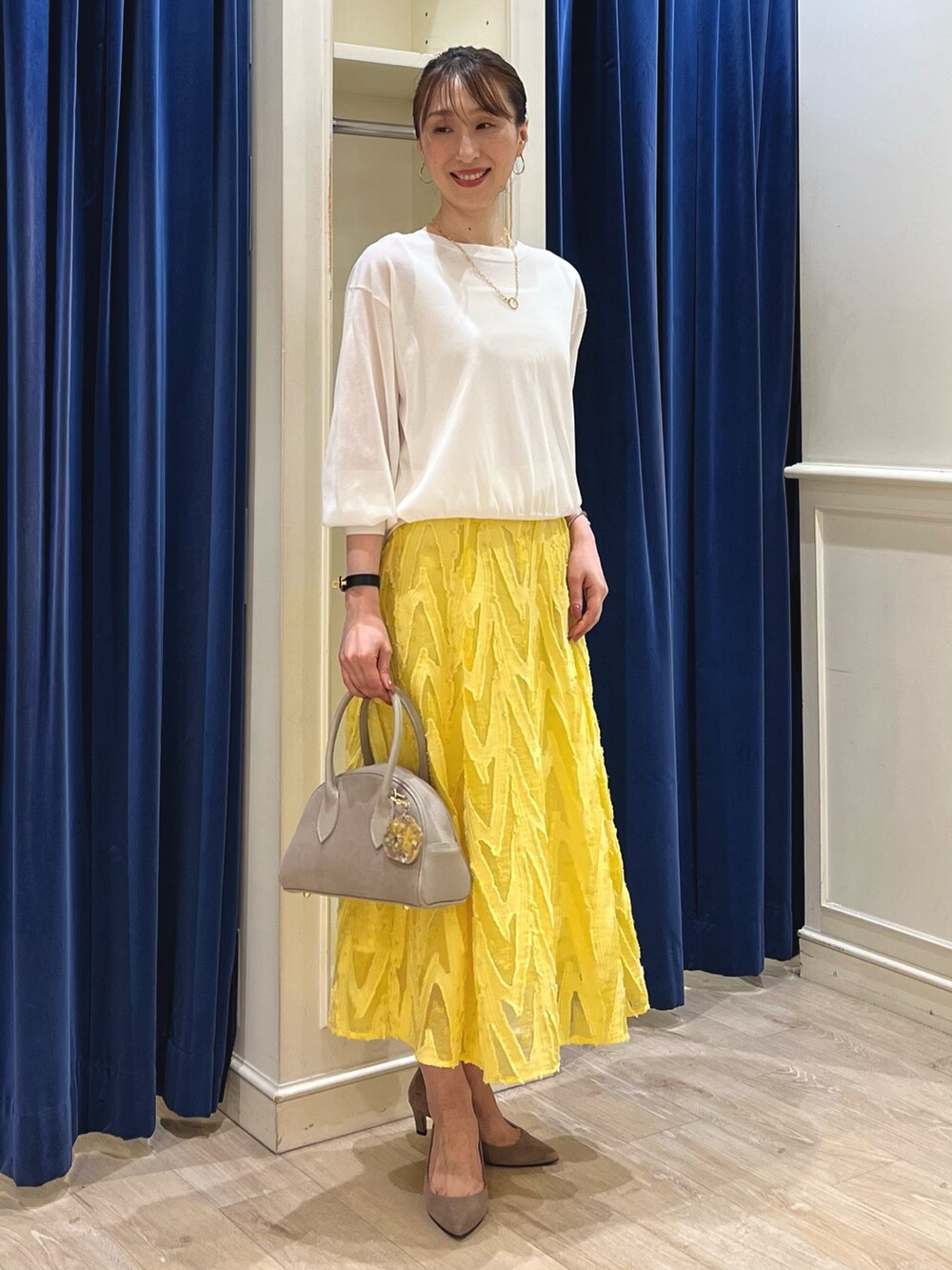 「春色、春めき満開コーデ、春コーデ、お出かけコーデ、シアートップス、春服、キレイめカジュアル、カラーコーデ、大人かわいい、フレアスカート、スカート、スカートスタイル、ノーリーズ、イエロー、ニット」|「NOLLEY’S Sophiの《手洗い可能》綿混シアー2WAYニット(ニット/セーター、ホワイト系)」を使った、nol ikeoさん(骨格ウェーブ・レディース・160cm)の春コーディネートの10枚目の写真