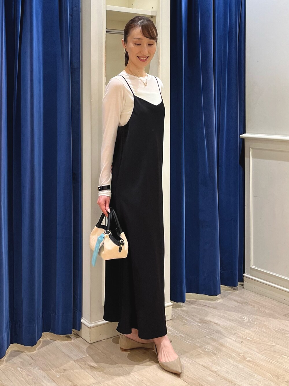 「ロンT、シアートップス、オトナカジュアル、オトナ女子、休日スタイル、キレイめカジュアル、キャミワンピ、キャミワンピース、モノトーン、モノトーンコーデ、ワンピース、シアー、ブラック、ノーリーズ、大人カジュアル」|「NOLLEY’Sの【grace grace/グラスグラス】ハートイヤリング(イヤリング、ゴールド系)」を使った、nol ikeoさん(骨格ウェーブ・レディース・160cm)の春コーディネートの8枚目の写真