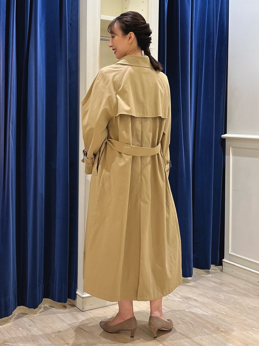 「オトナ女子、オフィスカジュアル、入学式、キレイめ、タイトスカート、ジャケットスタイル、トレンチコート、通勤コーデ、スーツスタイル、スーツ、ノーカラージャケット、春アウター、ノーリーズ、ジャケット、コート」|「NOLLEY’Sの【grace grace/グラスグラス】10K ペタルチェーンピアス(ピアス(両耳用)、ゴールド系)」を使った、nol ikeoさん(骨格ウェーブ・レディース・160cm)の冬コーディネートの5枚目の写真