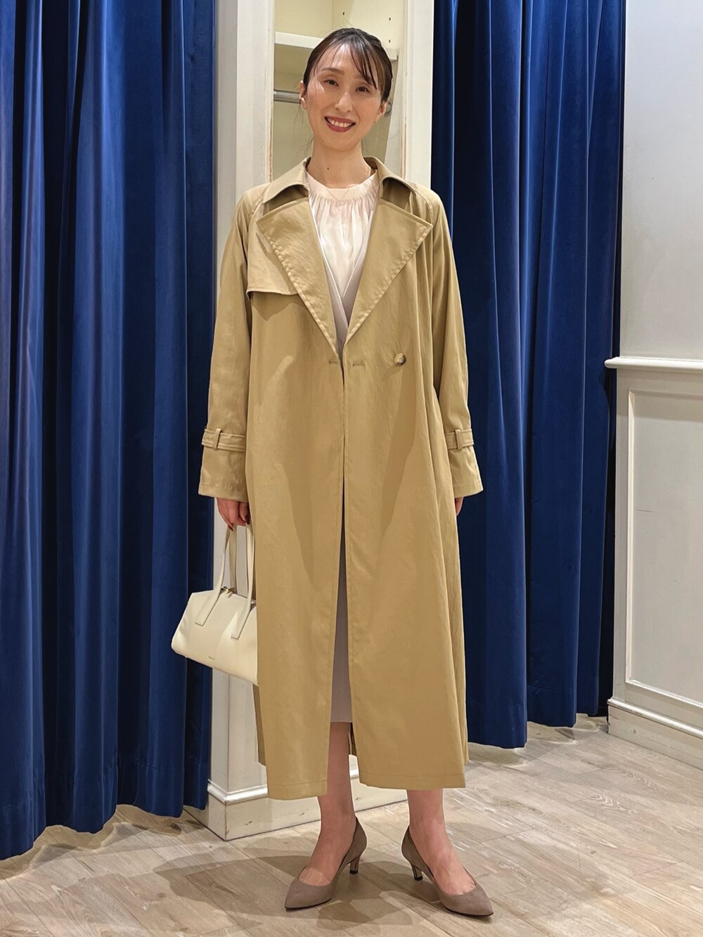 「オトナ女子、オフィスカジュアル、入学式、キレイめ、タイトスカート、ジャケットスタイル、トレンチコート、通勤コーデ、スーツスタイル、スーツ、ノーカラージャケット、春アウター、ノーリーズ、ジャケット、コート」|「NOLLEY’Sの【grace grace/グラスグラス】10K ペタルチェーンピアス(ピアス(両耳用)、ゴールド系)」を使った、nol ikeoさん(骨格ウェーブ・レディース・160cm)の冬コーディネートの6枚目の写真