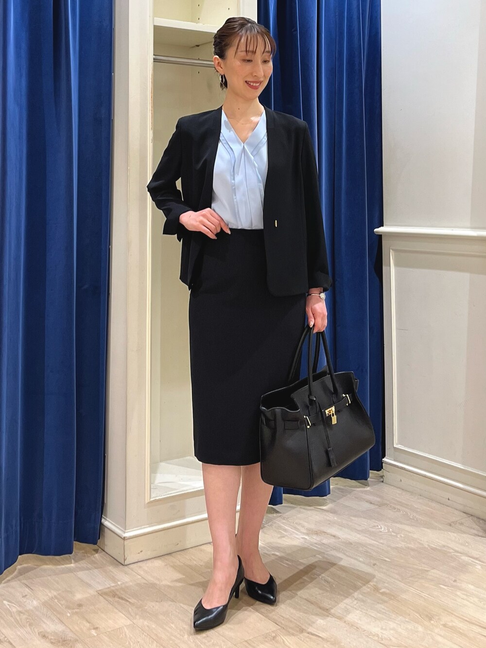「モノトーン、トートバッグ、大人女子、スーツ、スーツスタイル、ジャケット、ジャケットスタイル、ノーカラージャケット、タイトスカート、通勤コーデ、キレイめ、ノーリーズ、ブラック、オケージョン、フォーマル」|「NOLLEY’S Sophiの《セットアップ対応》ウォッシャブル強撚ライトジャケット(ノーカラージャケット、ブラック系)」を使った、nol ikeoさん(骨格ウェーブ・レディース・160cm)の春コーディネートの8枚目の写真