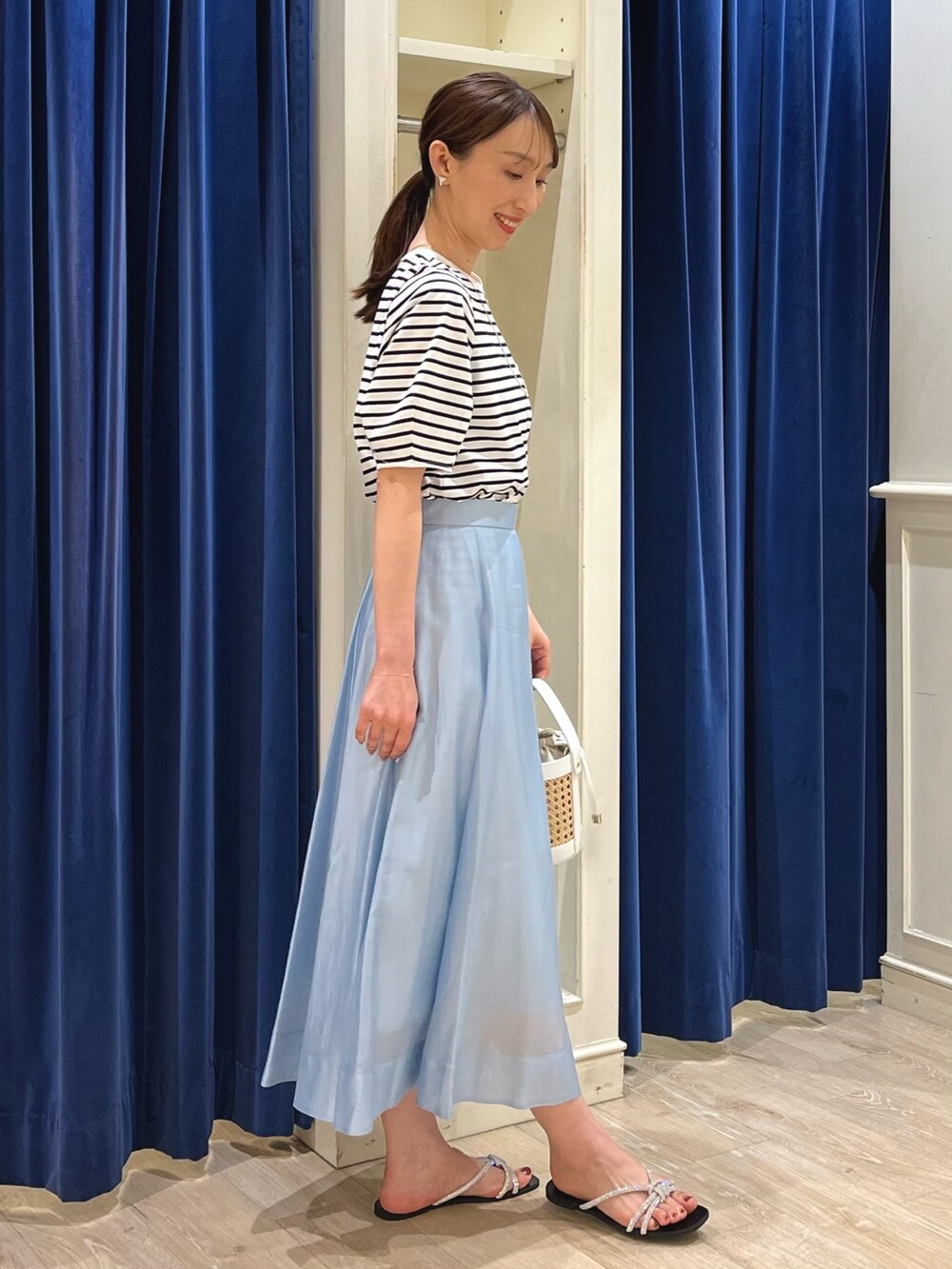 「パステルカラー、春夏コーデ、夏コーデ、カットソー、ボーダー、ボーダートップス、パフスリーブ、Tシャツ、シアー、フレアスカート、スカート、きれいめカジュアル、ノーリーズ、かごバッグ、マリン」|「NOLLEY’S Sophiのパドルクリップイヤリング&イヤーカフ(イヤリング、シルバー系)」を使った、nol ikeoさん(レディース・160cm)の春コーディネートの10枚目の写真