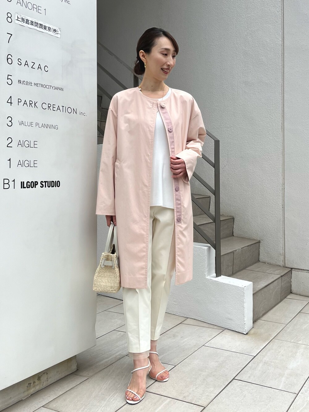 「春色、オフィスカジュアル、パンツコーデ、コート、春アウター、ノーカラーコート、ピンク、春コーデ、テーパードパンツ、ワントーンコーデ、ノーリーズ、パンツスタイル、キレイめ、カラーアウター、24ssトレンド」|「NOLLEY’S Sophiの《手洗い可能》肩タックリブフレアプルオーバーニット(ニット/セーター、ホワイト系)」を使った、nol ikeoさん(レディース・160cm)の冬コーディネートの2枚目の写真