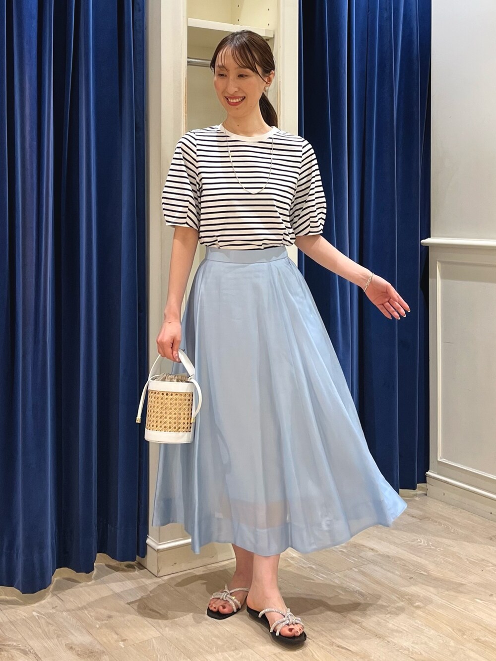 「パステルカラー、春夏コーデ、夏コーデ、カットソー、ボーダー、ボーダートップス、パフスリーブ、Tシャツ、シアー、フレアスカート、スカート、きれいめカジュアル、ノーリーズ、かごバッグ、マリン」|「NOLLEY’S Sophiのパドルクリップイヤリング&イヤーカフ(イヤリング、シルバー系)」を使った、nol ikeoさん(レディース・160cm)の春コーディネートの3枚目の写真