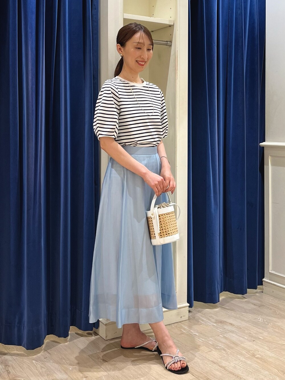 「パステルカラー、春夏コーデ、夏コーデ、カットソー、ボーダー、ボーダートップス、パフスリーブ、Tシャツ、シアー、フレアスカート、スカート、きれいめカジュアル、ノーリーズ、かごバッグ、マリン」|「NOLLEY’S Sophiのパドルクリップイヤリング&イヤーカフ(イヤリング、シルバー系)」を使った、nol ikeoさん(レディース・160cm)の春コーディネートの8枚目の写真
