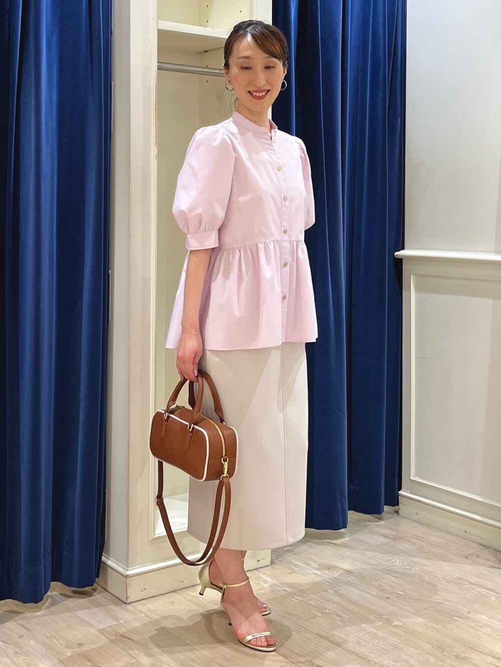 「セットアップ、大人可愛い、スカートコーデ、ぺプラムトップス、ぺプラム、ラベンダー、タイトスカート、スカート、スカートスタイル、ノーリーズ、ブラウス、春コーデ、春夏コーデ、きれいめカジュアル、キレイめ」|「grace grace のニュアンスG型イヤリング(イヤリング、ゴールド系)」を使った、nol ikeoさん(骨格ウェーブ・レディース・160cm)の春コーディネートの10枚目の写真