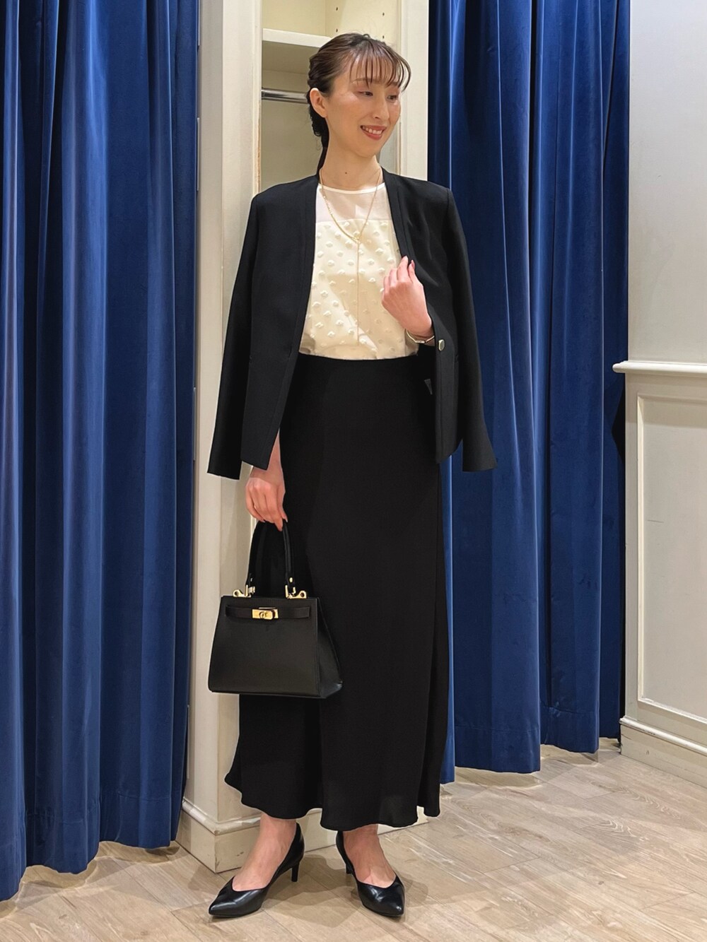 「お出かけコーデ、シアートップス、モノトーン、セットアップ、大人コーデ、大人女子、ジャケット、ジャケットスタイル、ジャケットコーデ、ノーカラージャケット、ナロースカート、ロングスカート、マーメイドスカート、ノーリーズ、キレイめ」|「NOLLEY’S Sophiの《セットアップ対応》ウォッシャブルツイルノーカラージャケット(ノーカラージャケット、ブラック系)」を使った、nol ikeoさん(骨格ウェーブ・レディース・160cm)の春コーディネートの7枚目の写真