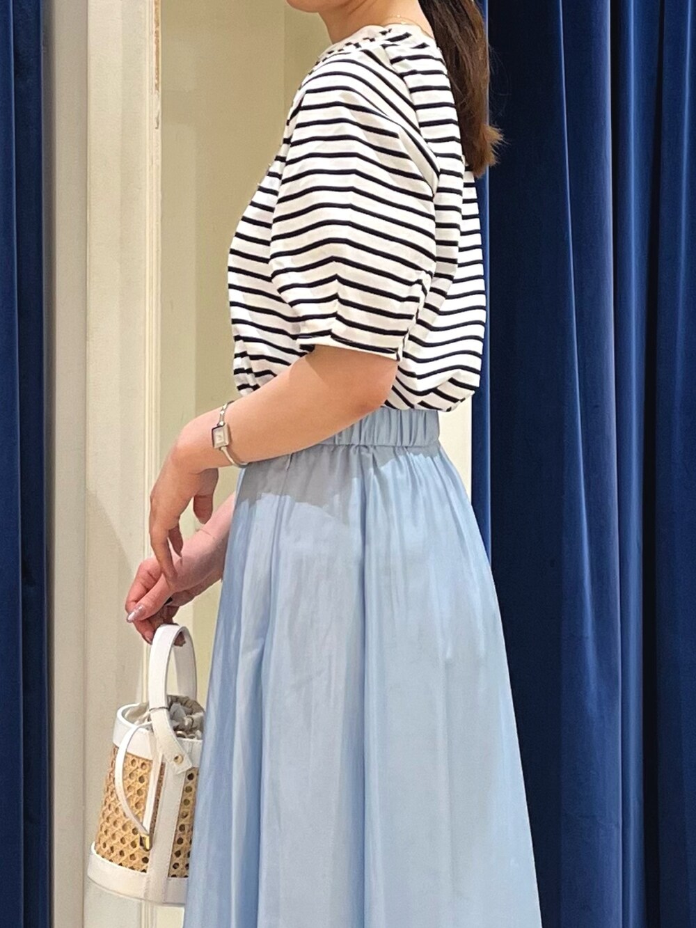 「パステルカラー、春夏コーデ、夏コーデ、カットソー、ボーダー、ボーダートップス、パフスリーブ、Tシャツ、シアー、フレアスカート、スカート、きれいめカジュアル、ノーリーズ、かごバッグ、マリン」|「NOLLEY’S Sophiのパドルクリップイヤリング&イヤーカフ(イヤリング、シルバー系)」を使った、nol ikeoさん(レディース・160cm)の春コーディネートの7枚目の写真