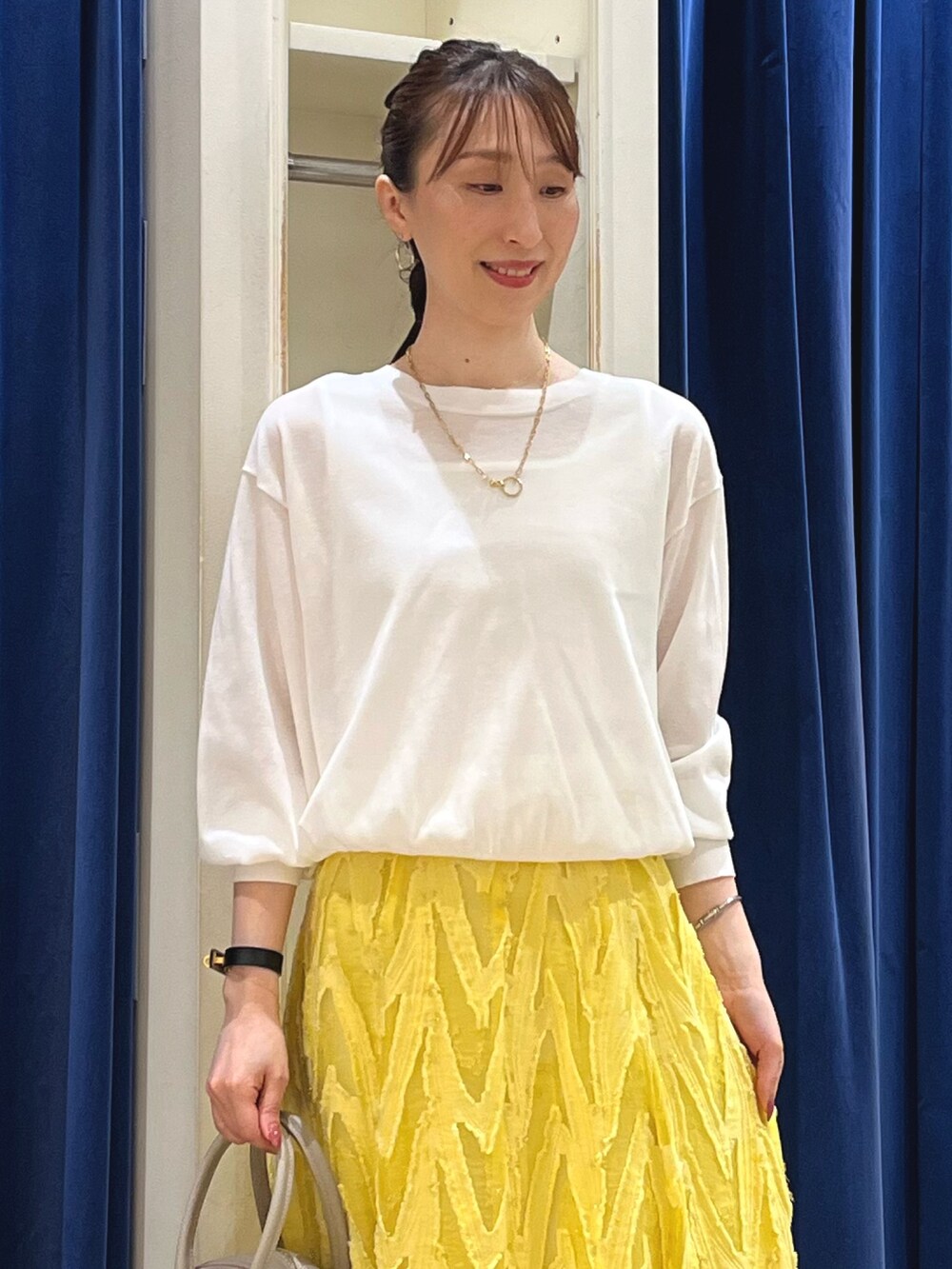 「春色、春めき満開コーデ、春コーデ、お出かけコーデ、シアートップス、春服、キレイめカジュアル、カラーコーデ、大人かわいい、フレアスカート、スカート、スカートスタイル、ノーリーズ、イエロー、ニット」|「NOLLEY’S Sophiの《手洗い可能》綿混シアー2WAYニット(ニット/セーター、ホワイト系)」を使った、nol ikeoさん(骨格ウェーブ・レディース・160cm)の春コーディネートの4枚目の写真