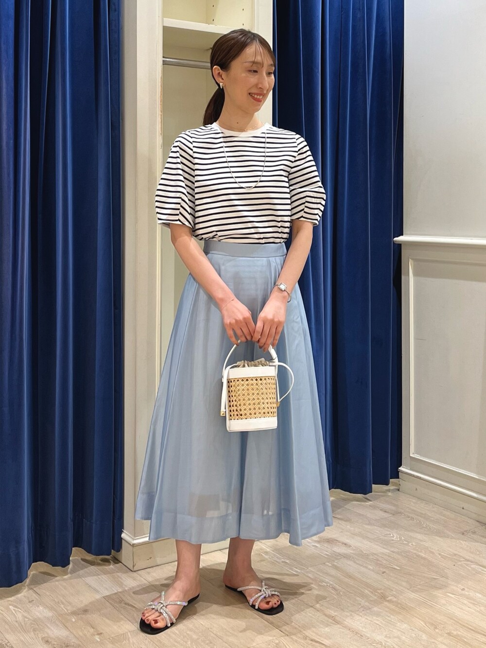 「パステルカラー、春夏コーデ、夏コーデ、カットソー、ボーダー、ボーダートップス、パフスリーブ、Tシャツ、シアー、フレアスカート、スカート、きれいめカジュアル、ノーリーズ、かごバッグ、マリン」|「NOLLEY’S Sophiのパドルクリップイヤリング&イヤーカフ(イヤリング、シルバー系)」を使った、nol ikeoさん(レディース・160cm)の春コーディネートの2枚目の写真