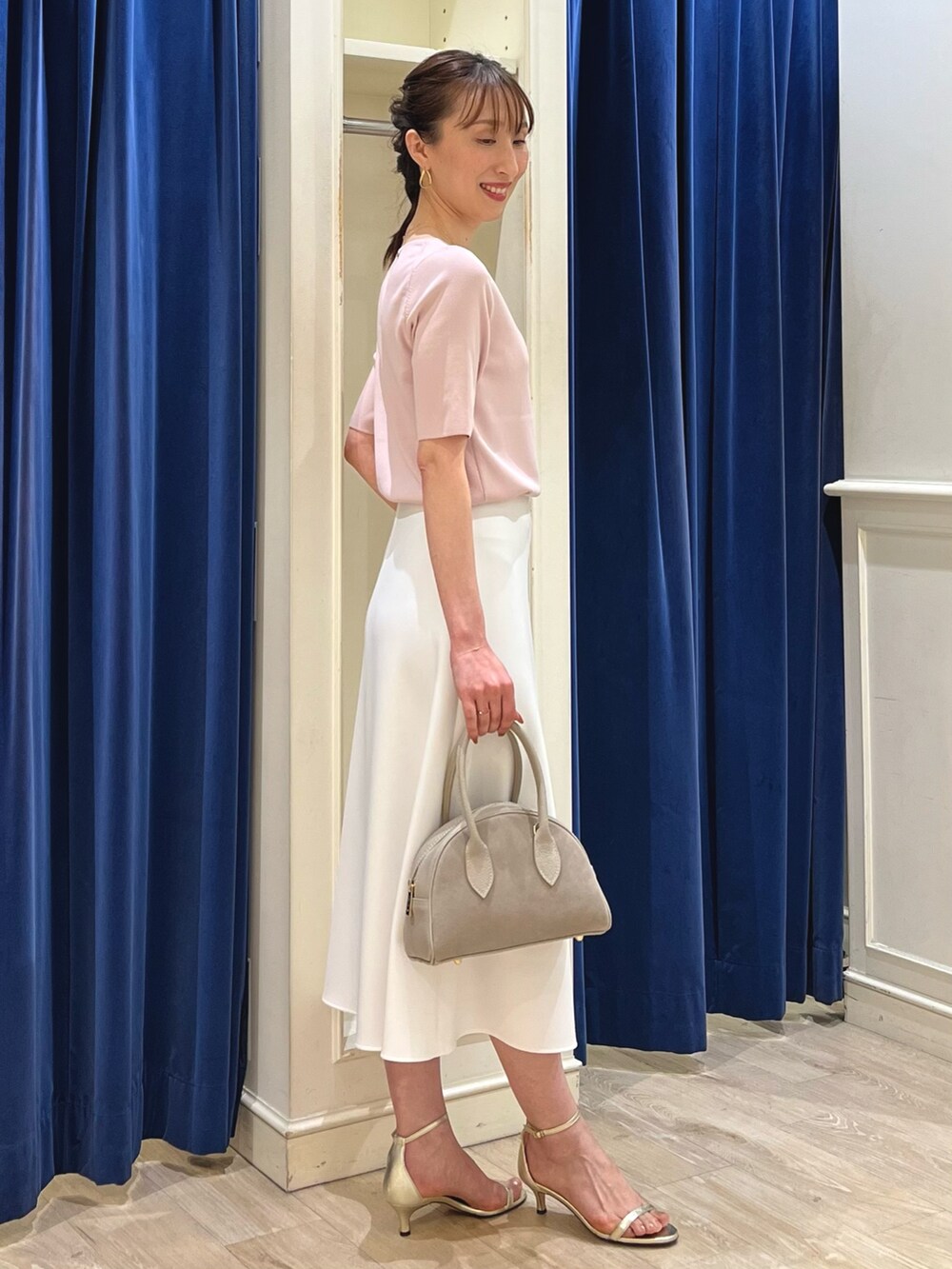 「春色、春めき満開コーデ、春、きれいめコーデ、ニット、カシュクール、ピンク、ピンクコーデ、フレアスカート、スカート、スカートスタイル、大人かわいい、ノーリーズ、春コーデ、オフィスカジュアル」｜「NOLLEY’S Sophiの《手洗い可能》カシュクール風5分袖プルオーバーニット（ニット/セーター、ピンク系）」を使った、nol ikeoさん（骨格ウェーブ・レディース・160cm）の春コーディネートの9枚目の写真