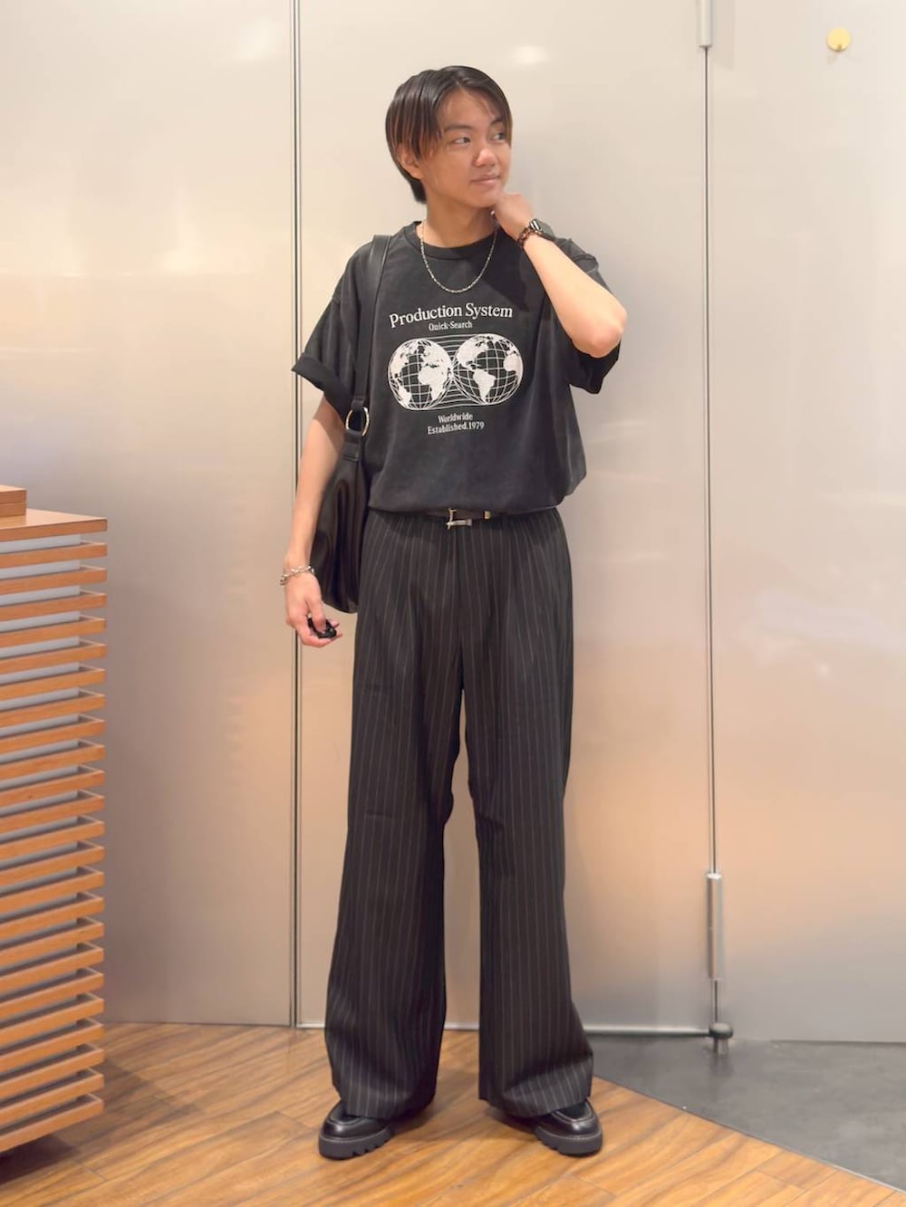 「きれいめ、差し色コーデ、ナチュラル、RAGEBLUE」|「RAGEBLUEのアンティーク風/メタルバックルリアルレザーベルト(ベルト、ブラック系)」を使った、j3t0u0さん(メンズ・174cm)の夏コーディネートの3枚目の写真