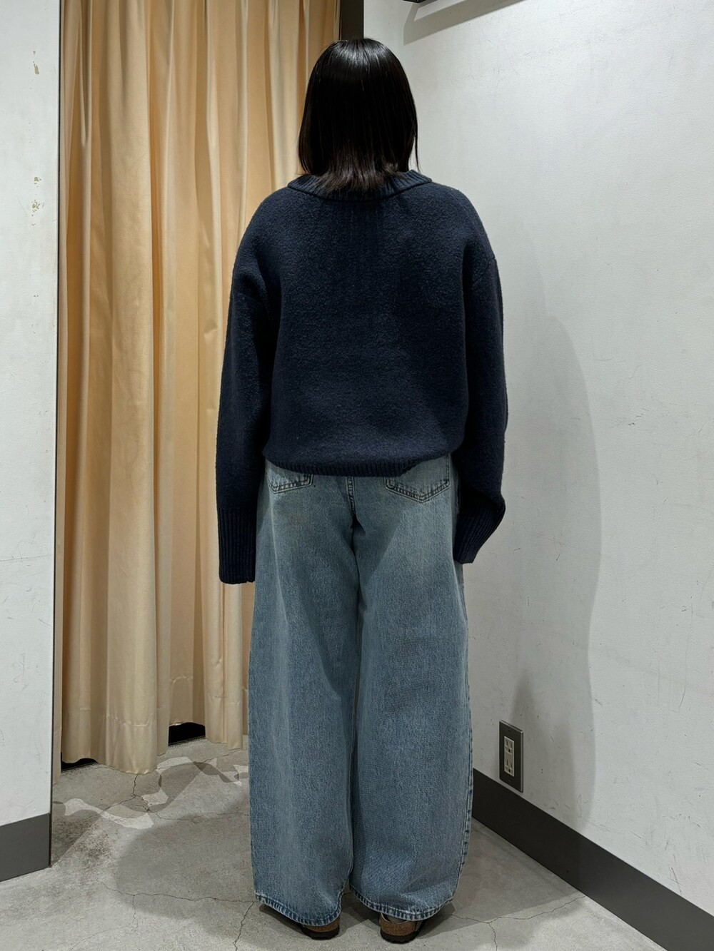 「ニット、コート、デニム、カジュアルコーデ、きれいめカジュアル、冬コーデ、秋冬コーデ、ビルケンシュトック、お出かけコーデ、おしゃれさんと繋がりたい、パンツスタイル、低身長コーデ、ネイビー、骨格ストレート、KBF」｜「KBFのリバーシブルタートルニット（ニット/セーター、ブルー系）」を使った、nagisaさん（レディース・153cm）の秋コーディネートの8枚目の写真
